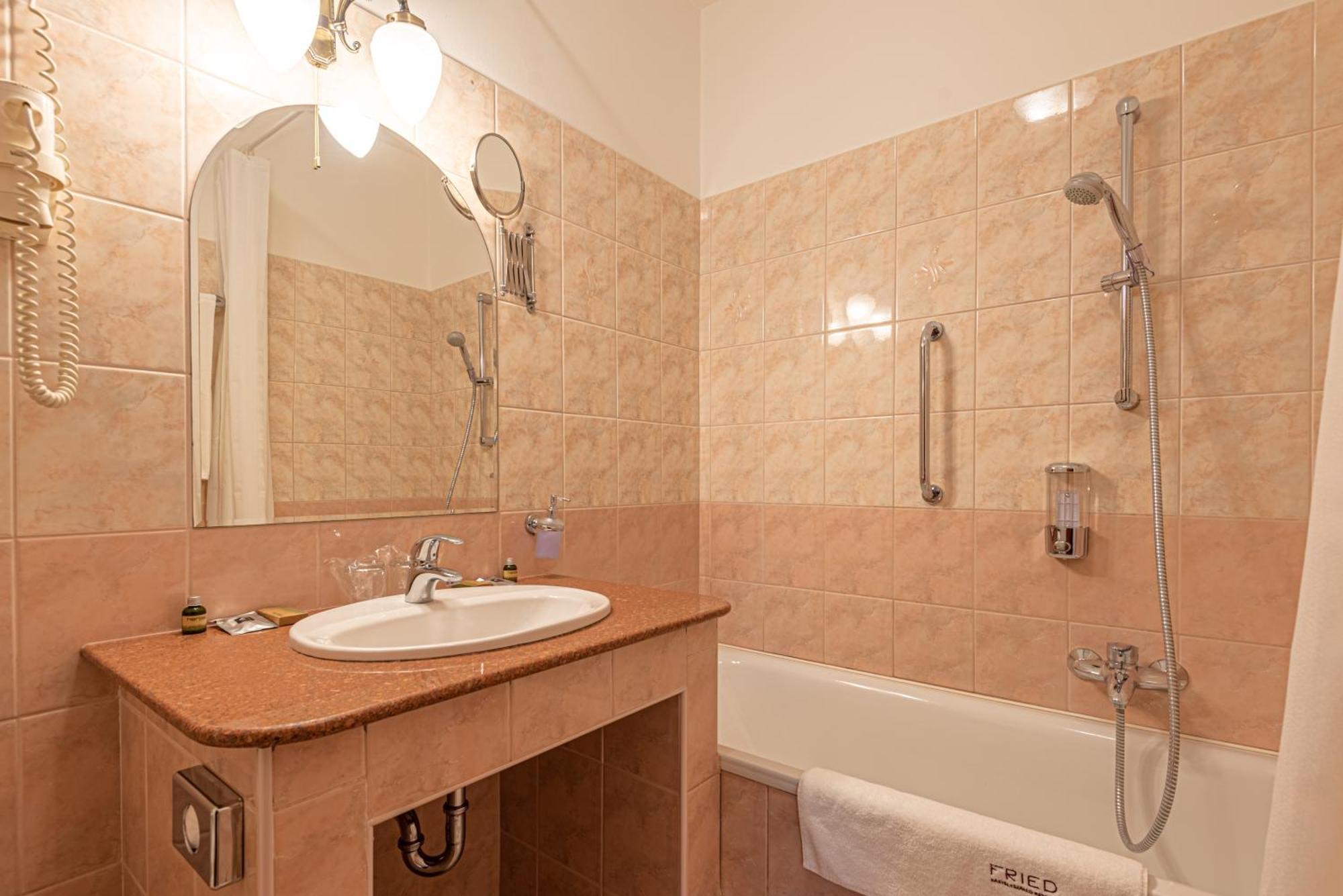Hotel Fried Kastely 3*
