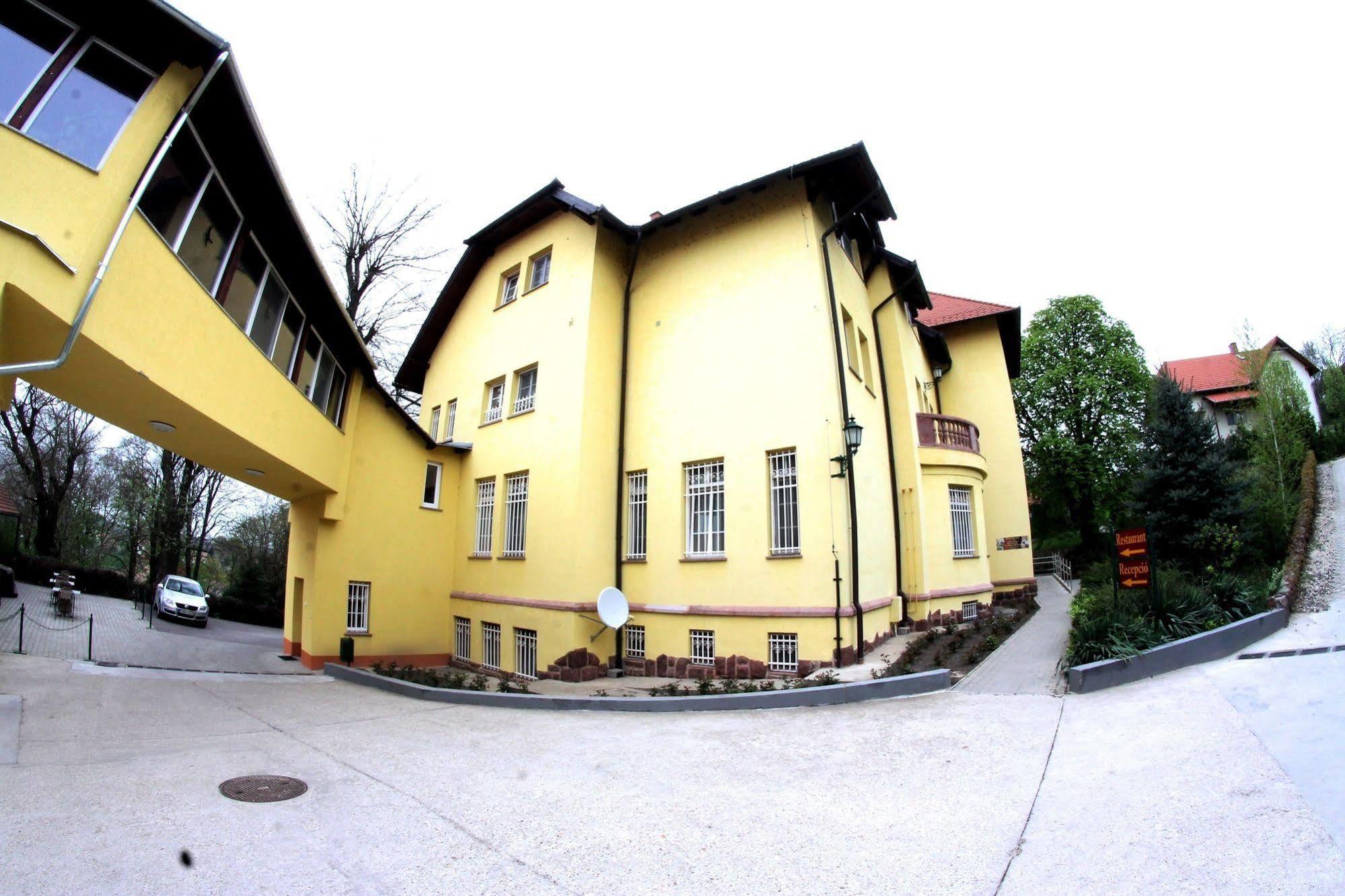 Fried Kastely Hotel Simontornya